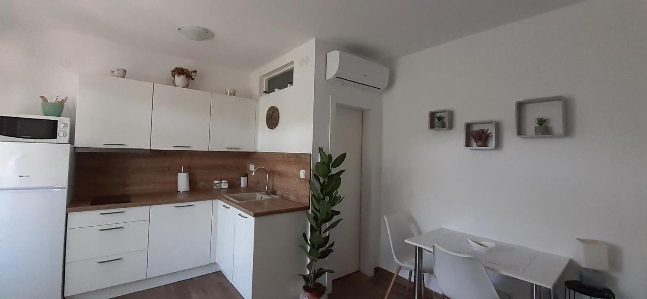 Studio Bianca - Studio With Terrace Near The Sea Sukosan Ngoại thất bức ảnh